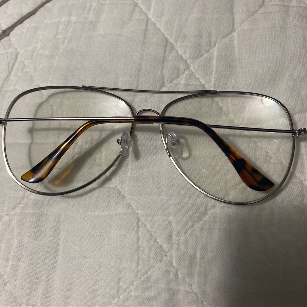 Glasses - Picture 2 of 4